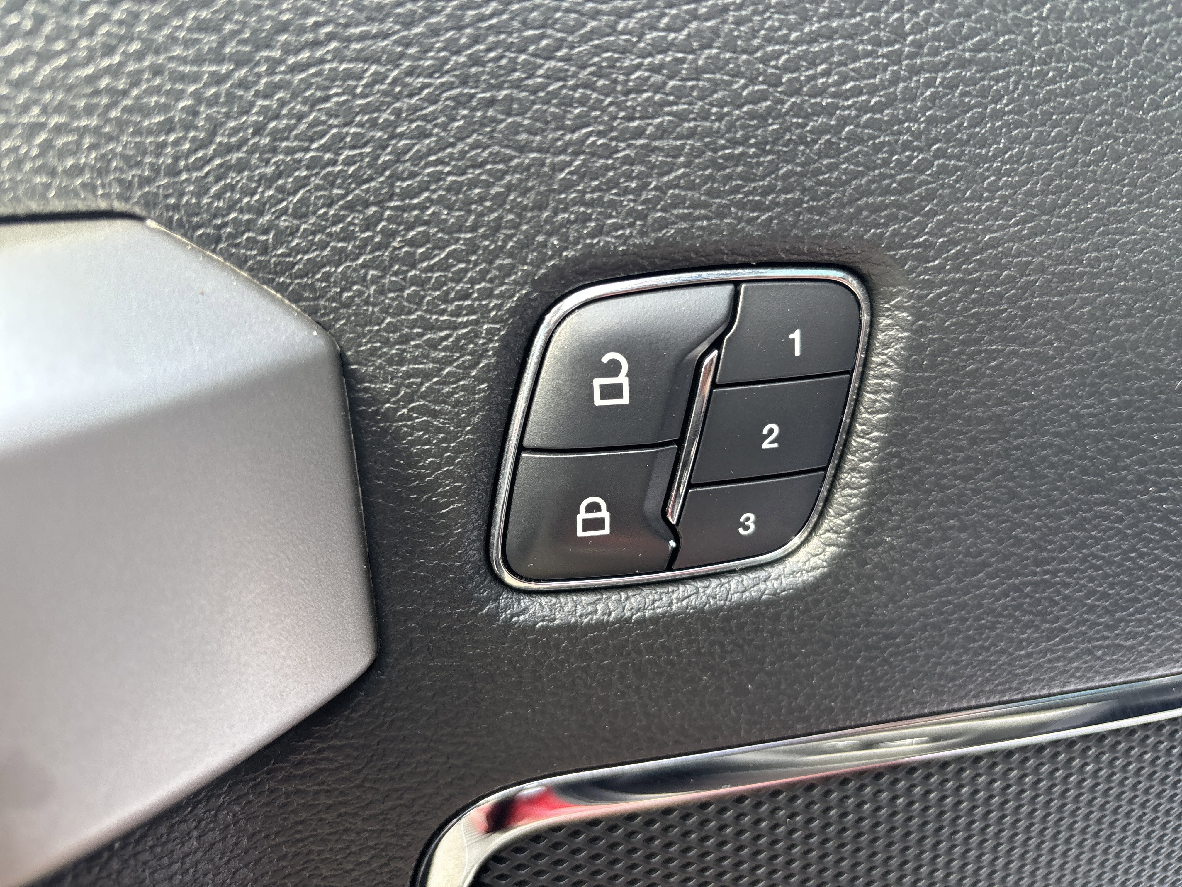 Used 2016 Ford F150 Lariat w/ Equipment Group 502A Luxury image 18