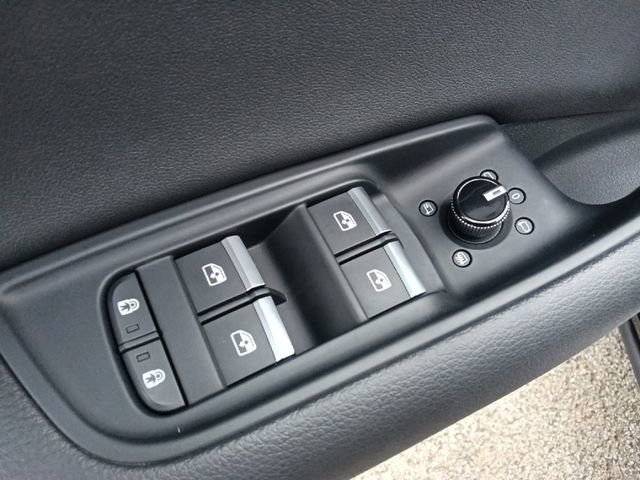 Used 2023 Audi Q8 Premium image 14