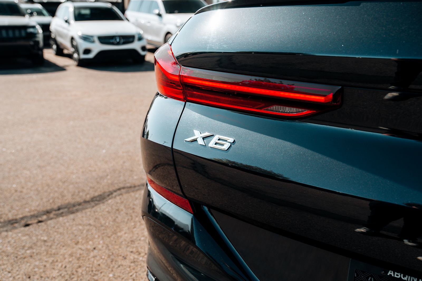 Used 2022 BMW X6 xDrive40i w/ M Sport Package image 14