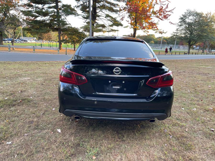 Used 2016 Nissan Altima 3.5 SL w/ 3.5 Technology Package FWD image 9
