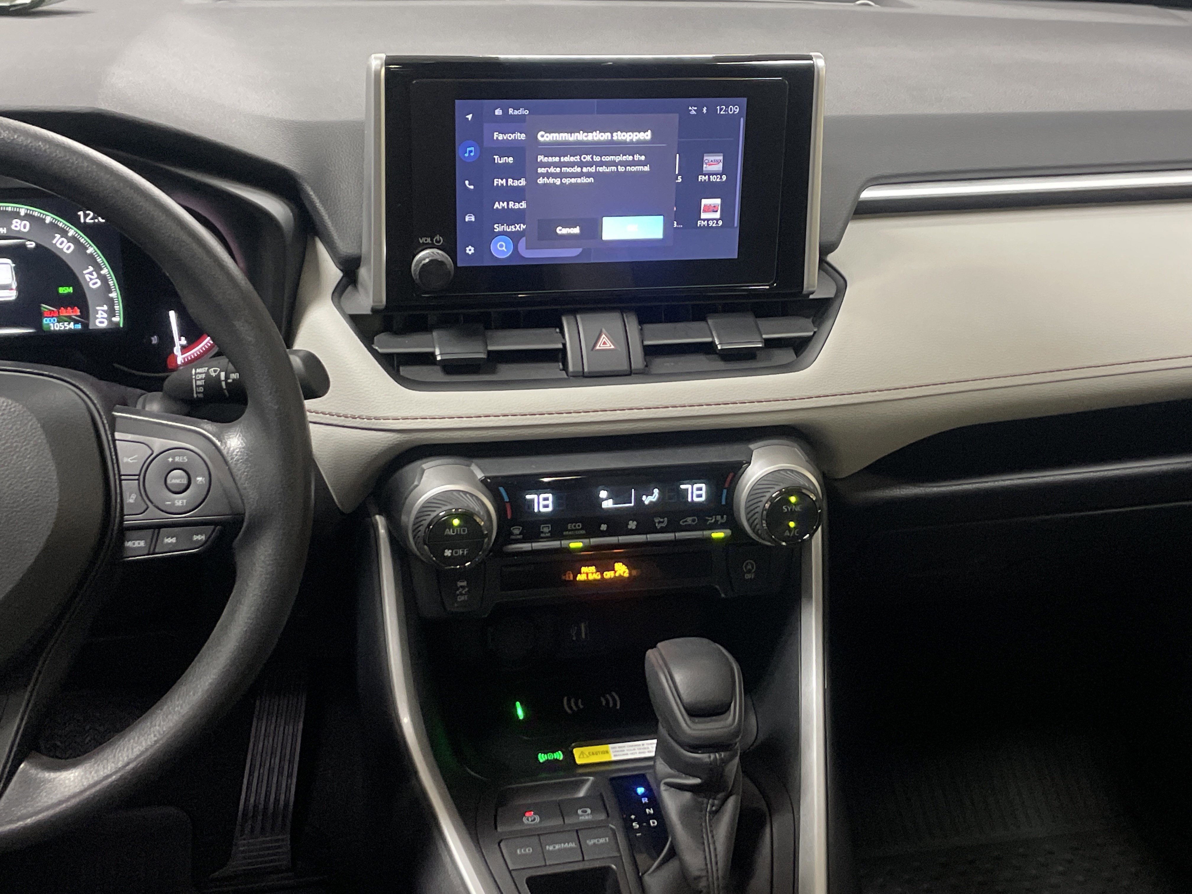 Used 2025 Toyota RAV4 XLE image 31