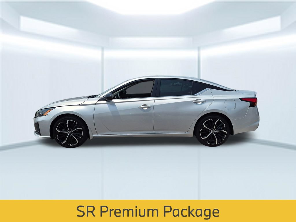Used 2023 Nissan Altima 2.5 SR w/ SR Premium Package FWD image 2