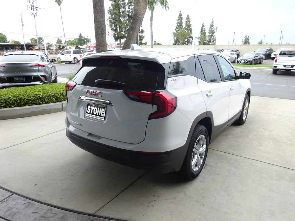 Used 2021 GMC Terrain SLE w/ LPO, Floor Liner Package FWD image 8