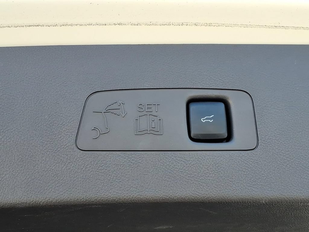 Used 2022 Lincoln Corsair AWD w/ Premium Package image 10