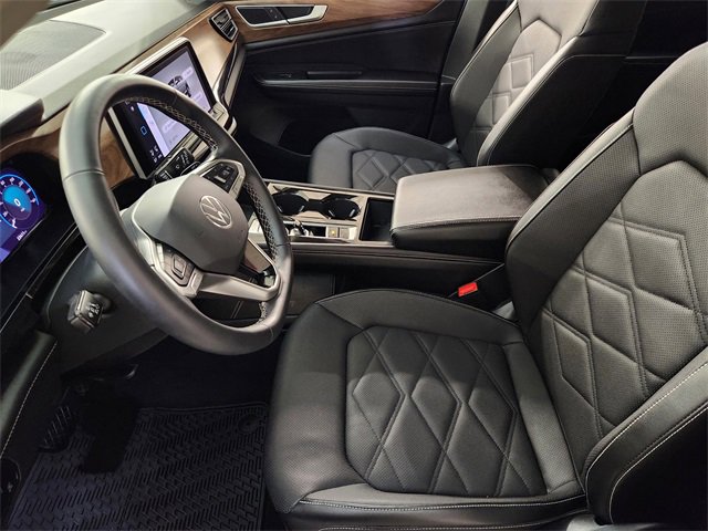 Used 2024 Volkswagen Atlas SE w/ Black Wheel Package image 13