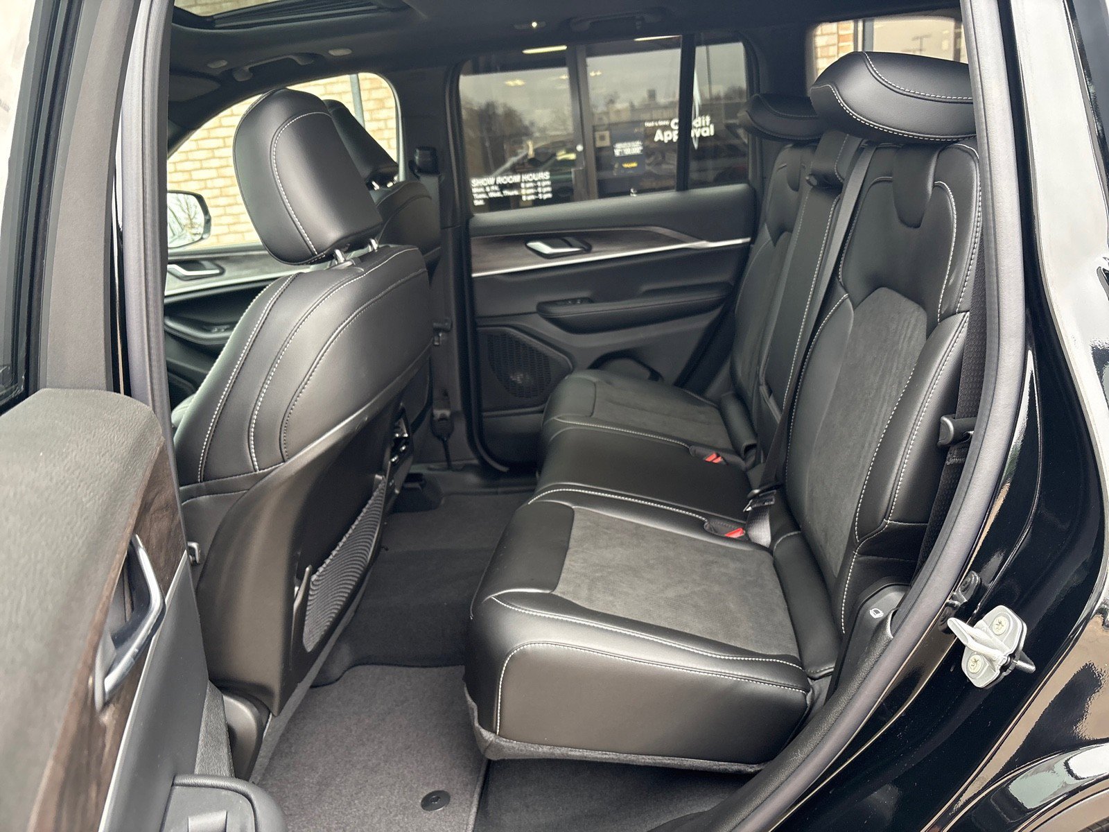 New 2026 Jeep Grand Cherokee Altitude image 4