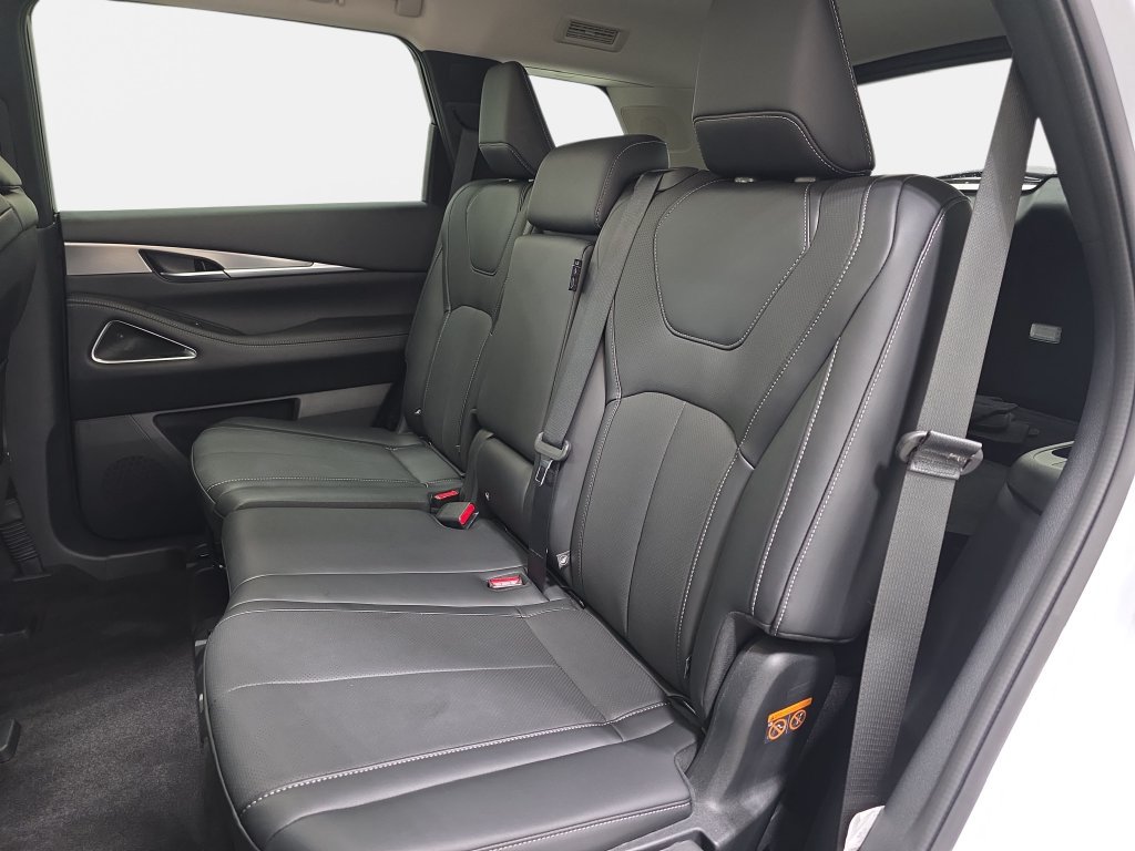 Certified 2027 INFINITI QX60 Luxe w/ Cargo Package AWD/4WD image 11