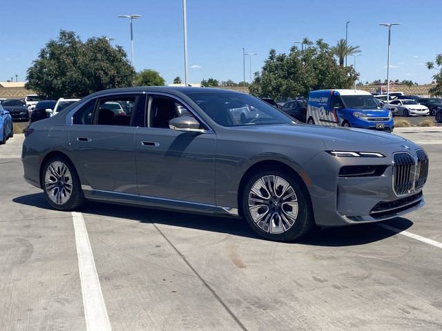Used 2025 BMW i7 xDrive60 AWD/4WD image 4