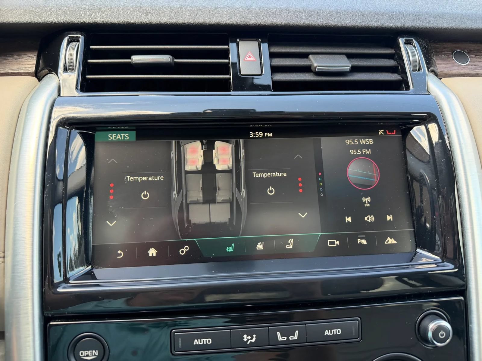 Used 2017 Land Rover Discovery HSE AWD/4WD image 27