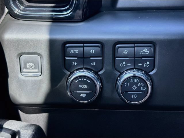 Used 2025 GMC Sierra 1500 AT4 w/ AT4 Premium Package AWD/4WD image 35