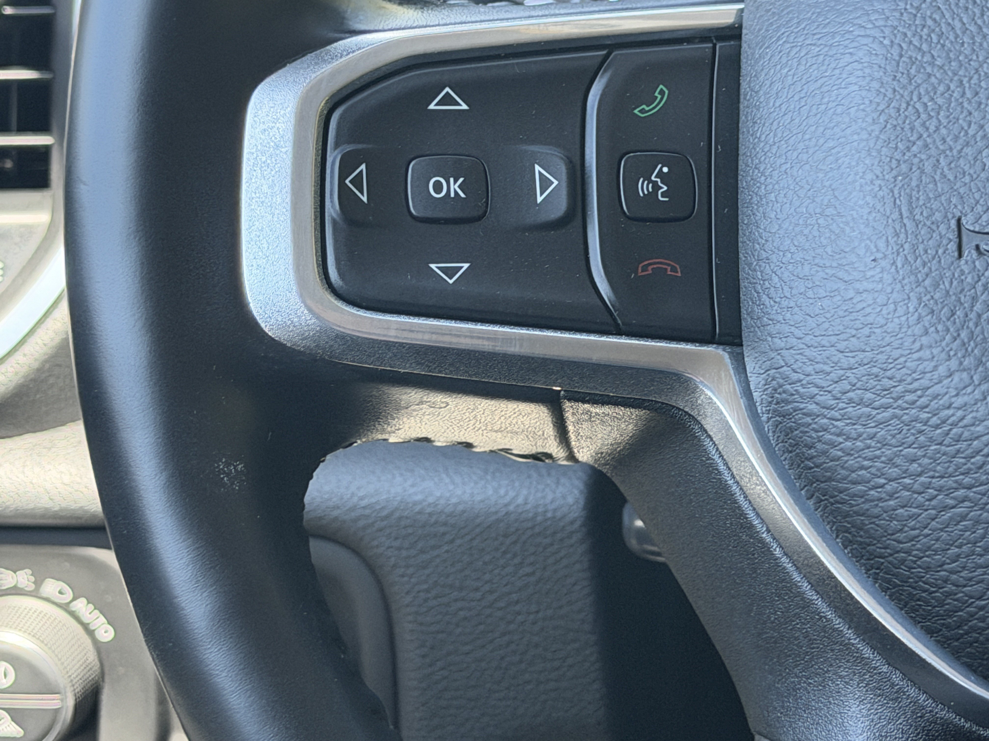 Used 2022 RAM 1500 Laramie AWD/4WD image 34