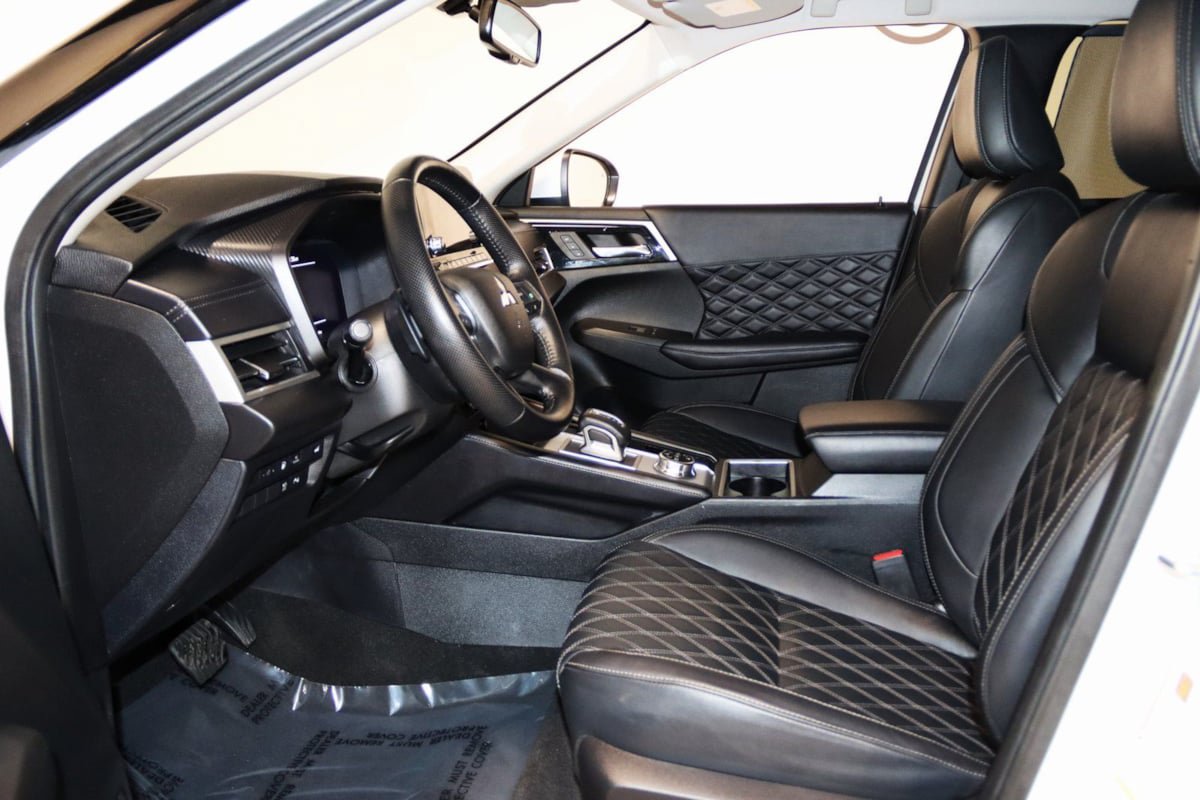 Used 2024 Mitsubishi Outlander 4WD Plug-In Hybrid image 37