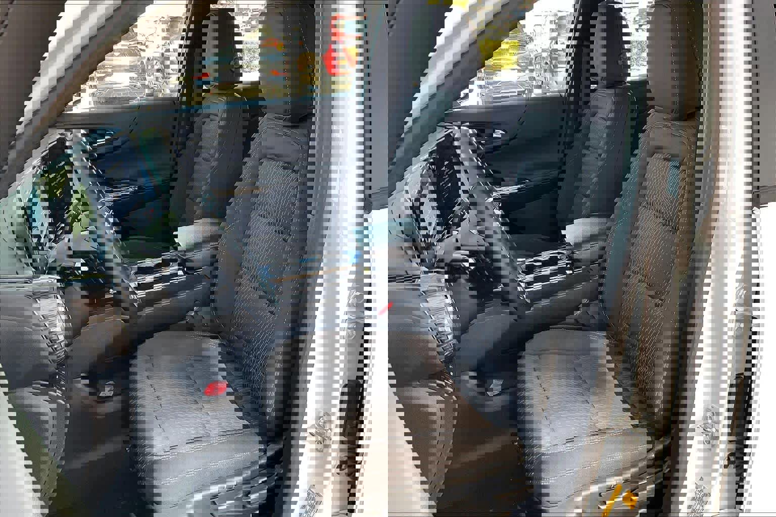 Used 2025 Chevrolet Equinox LT image 6