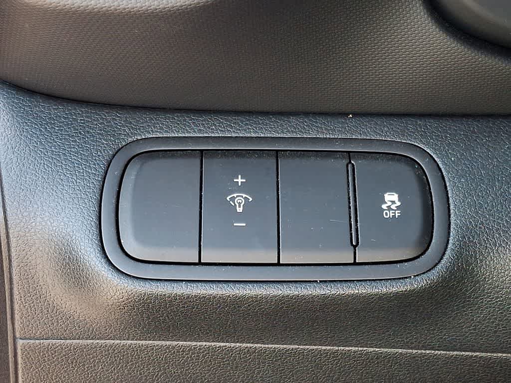 Certified 2025 Hyundai Venue SEL FWD image 23