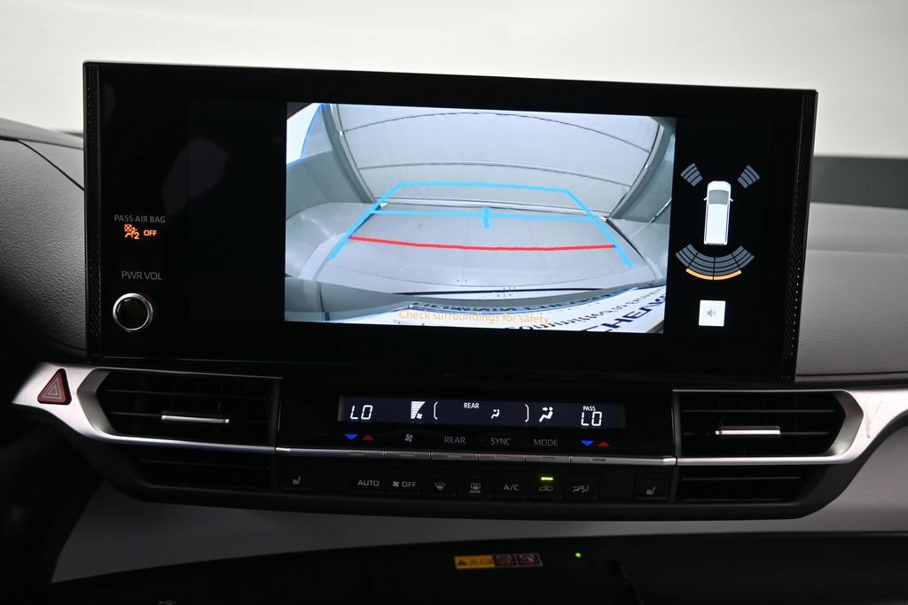Used 2026 Toyota Sienna XLE FWD image 25