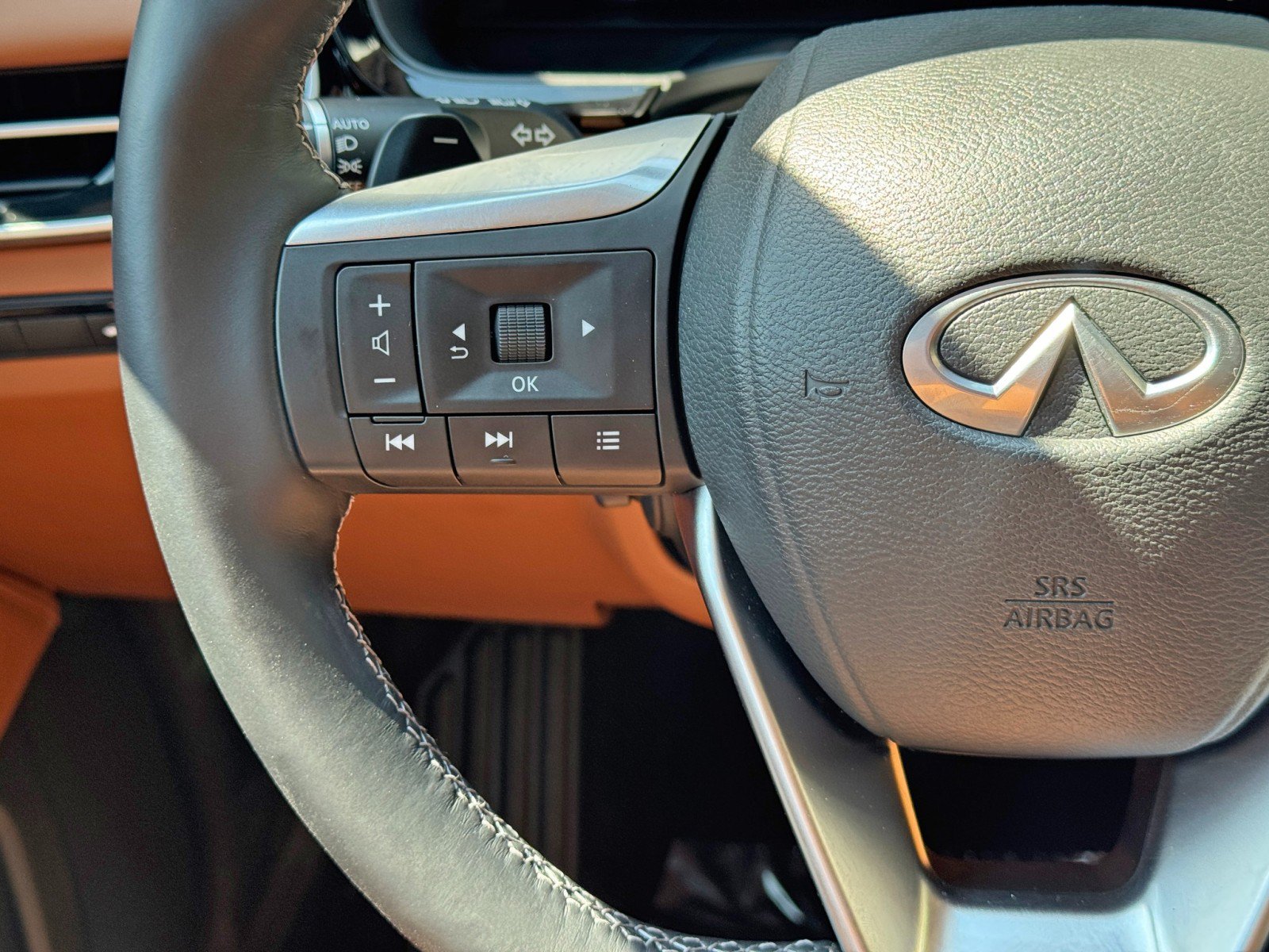 Used 2025 INFINITI QX60 Sensory w/ Vision Package AWD/4WD image 23
