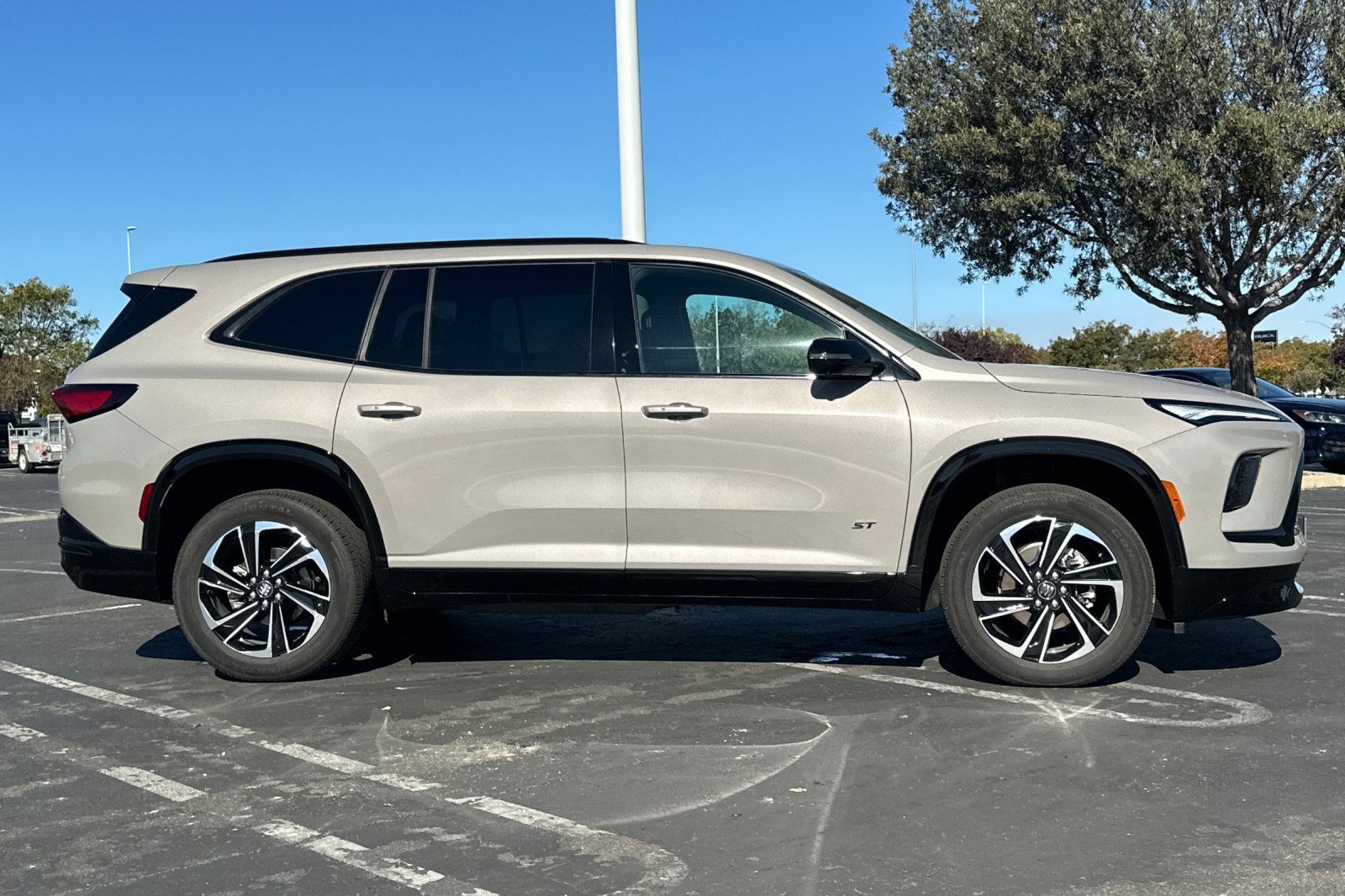 Used 2026 Buick Enclave Sport Touring FWD image 3