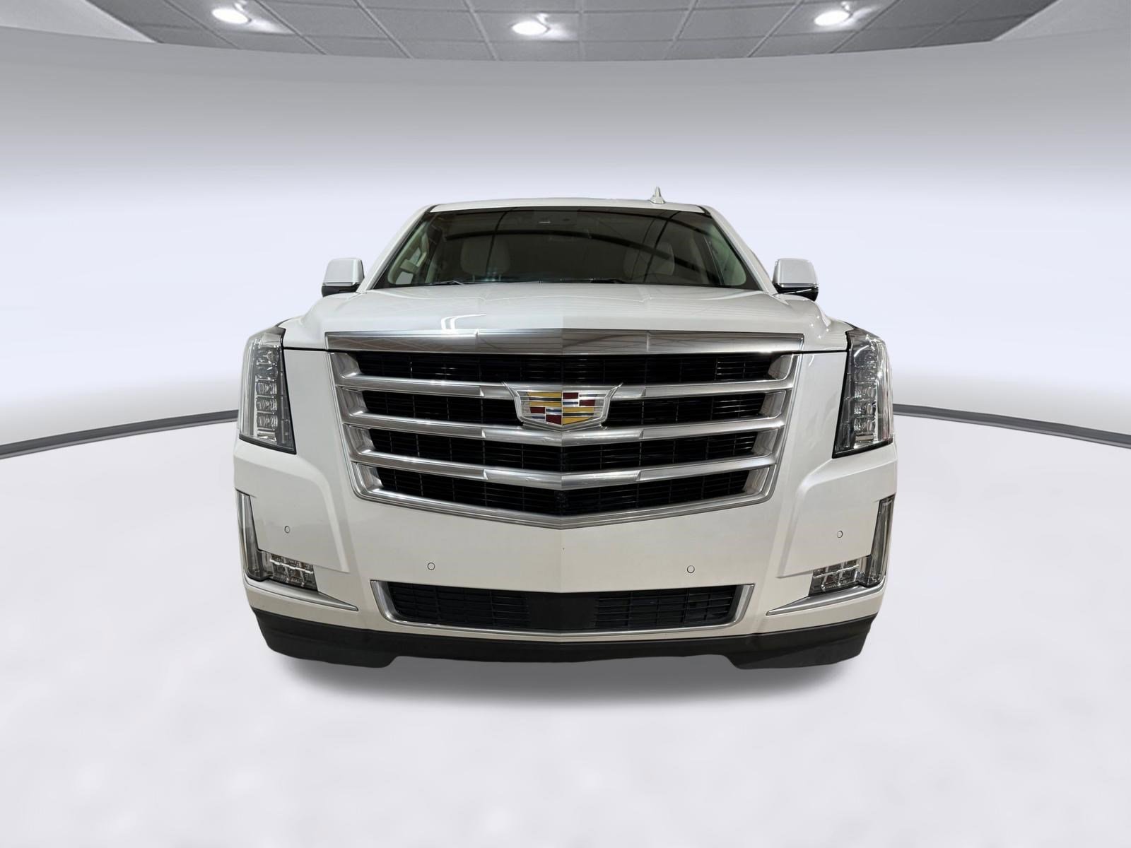Used 2017 Cadillac Escalade Premium Luxury RWD image 6