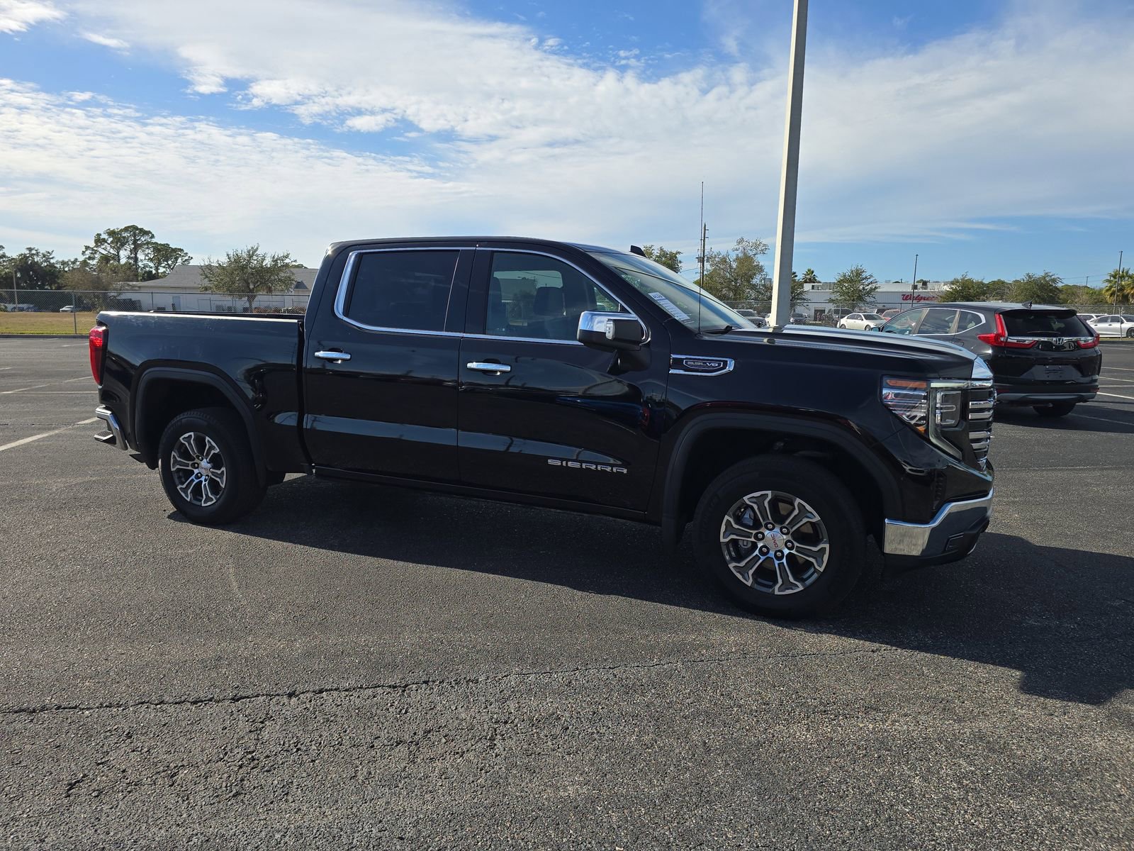 Used 2025 GMC Sierra 1500 SLT image 2