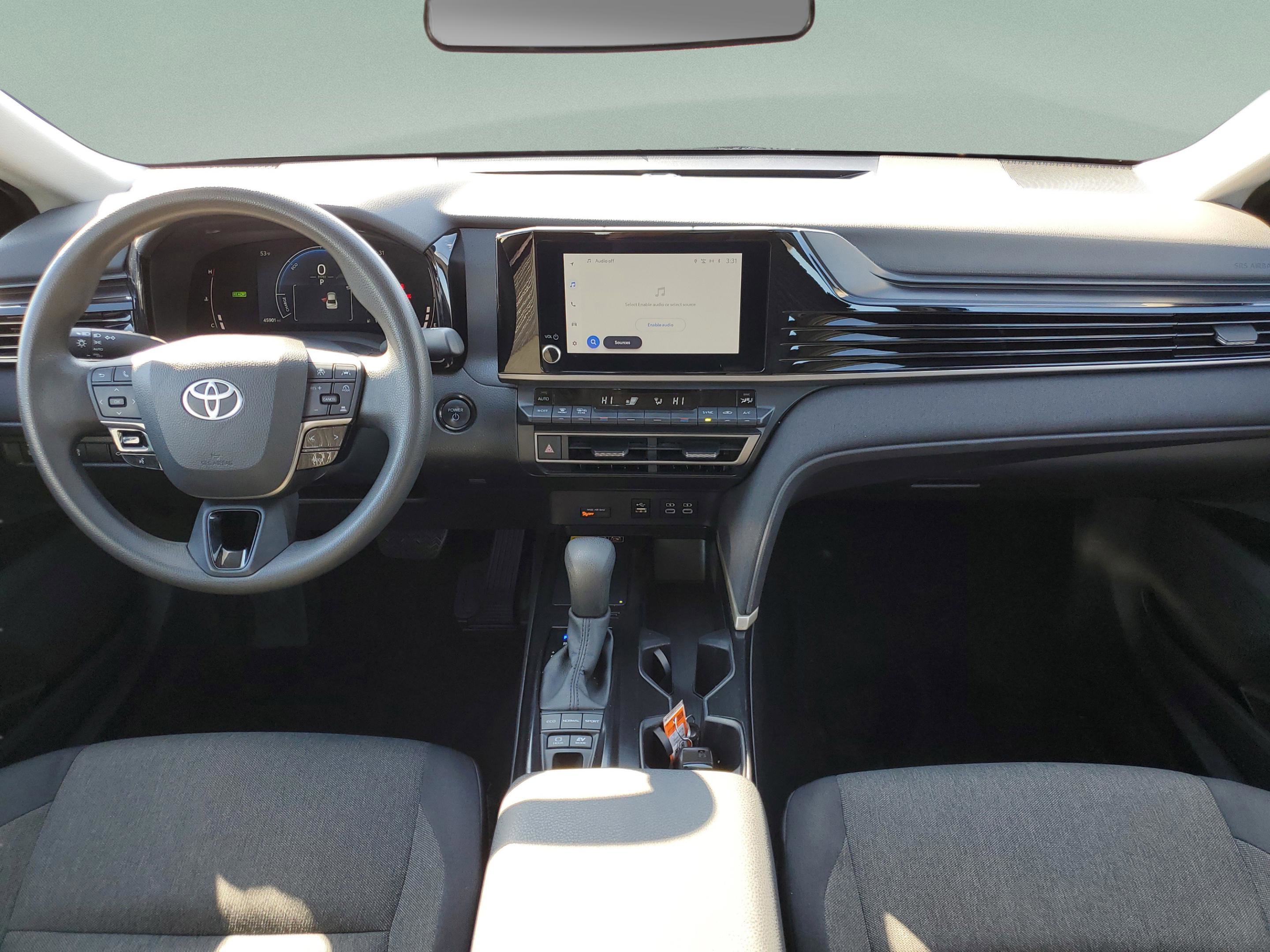 Used 2025 Toyota Camry LE image 12