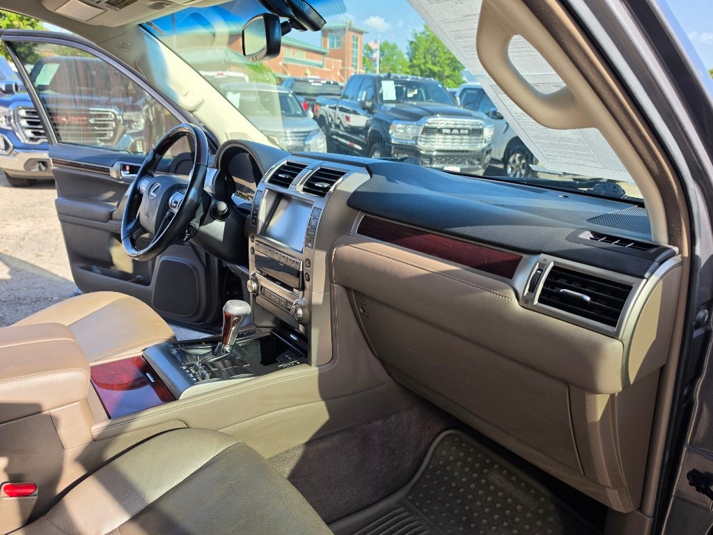 Used 2017 Lexus GX 460 Premium w/ Premium Package AWD/4WD image 12