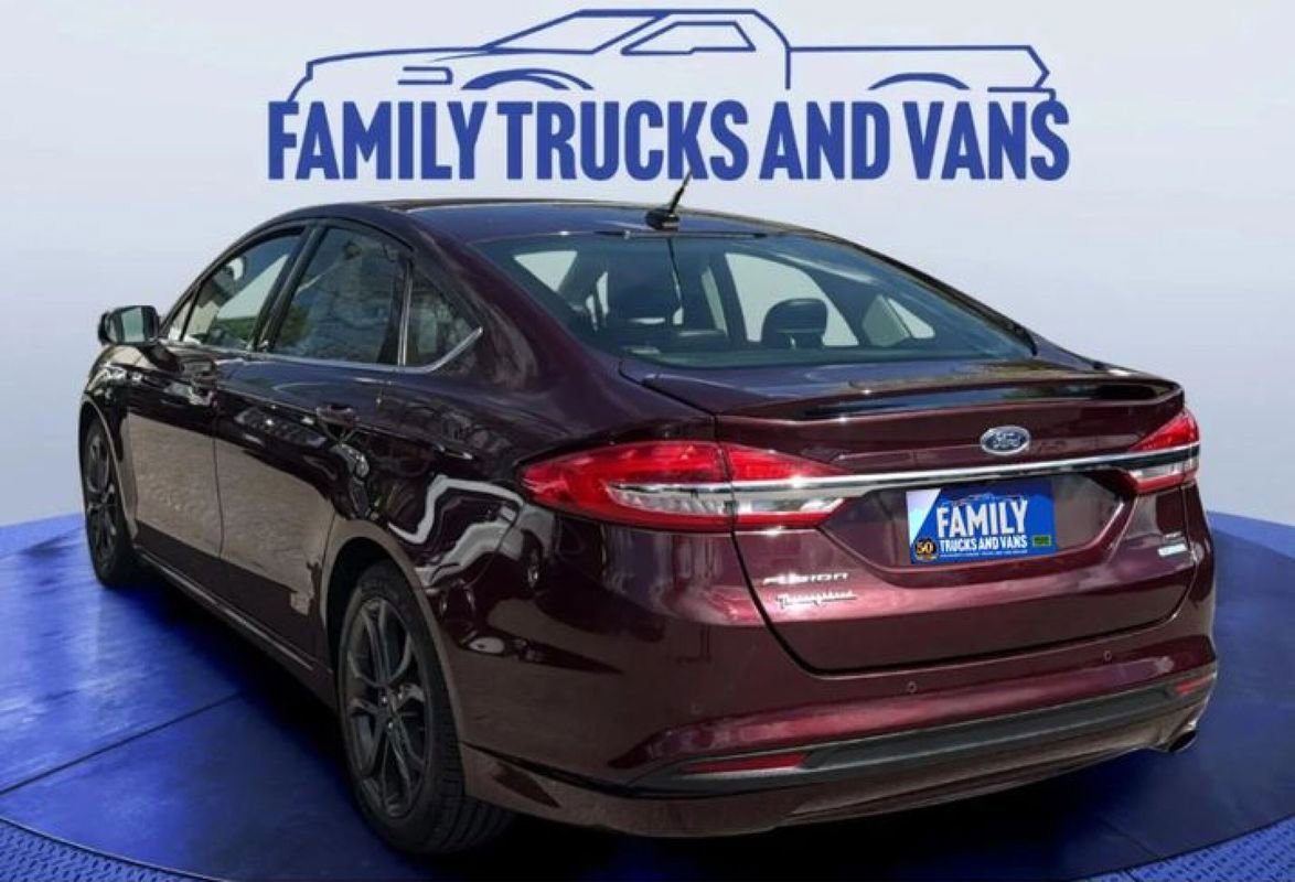 Used 2018 Ford Fusion SE w/ Equipment Group 201A FWD image 3