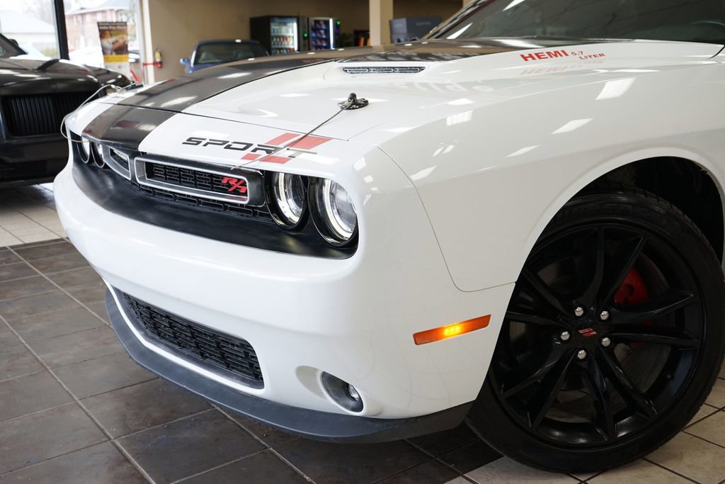 Used 2018 Dodge Challenger R/T w/ Blacktop Package image 21