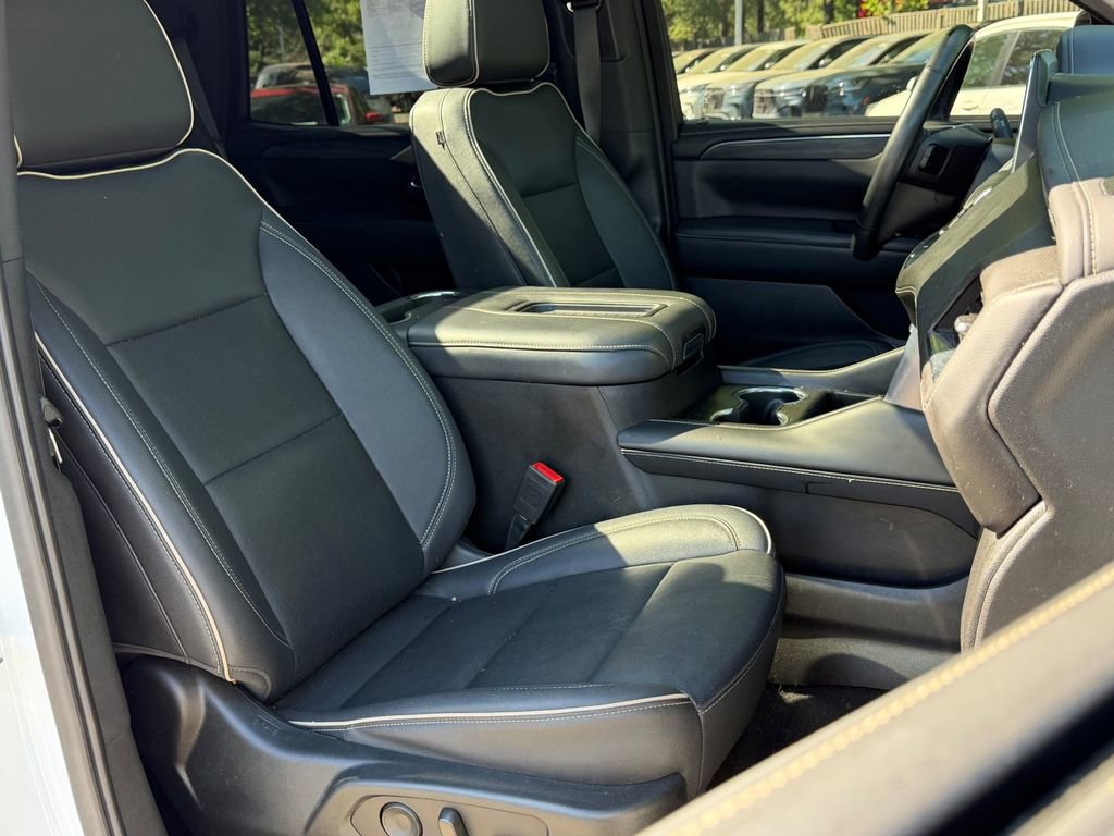Used 2023 GMC Yukon SLT w/ SLT Luxury Package AWD/4WD image 19