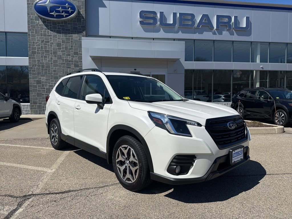 Used 2023 Subaru Forester Premium image 1