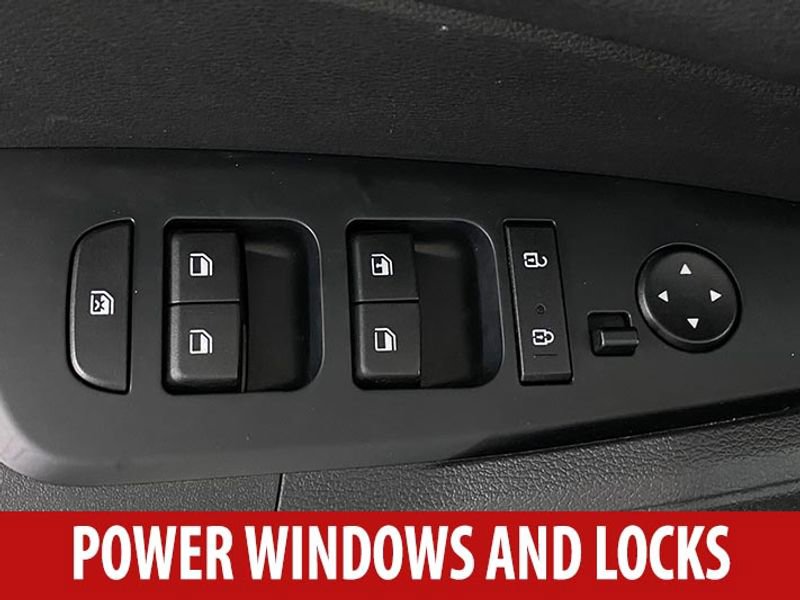 Used 2024 Kia Sportage LX image 9