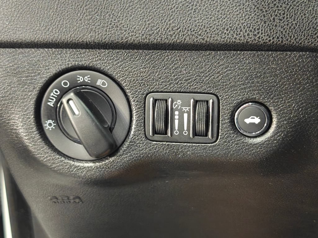 Used 2022 Dodge Charger SXT RWD image 39