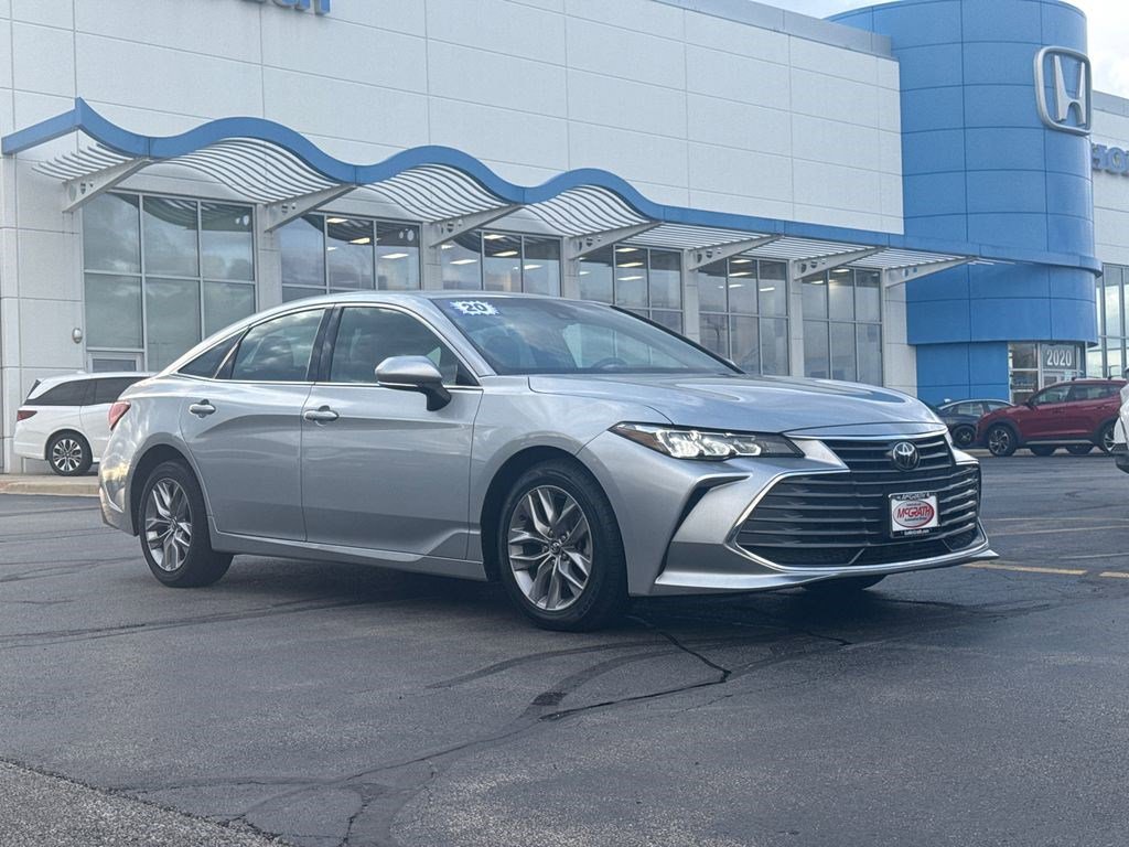 Used 2020 Toyota Avalon XLE image 3