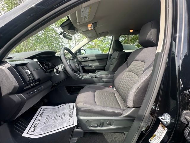 Used 2025 Nissan Pathfinder SV AWD/4WD image 24