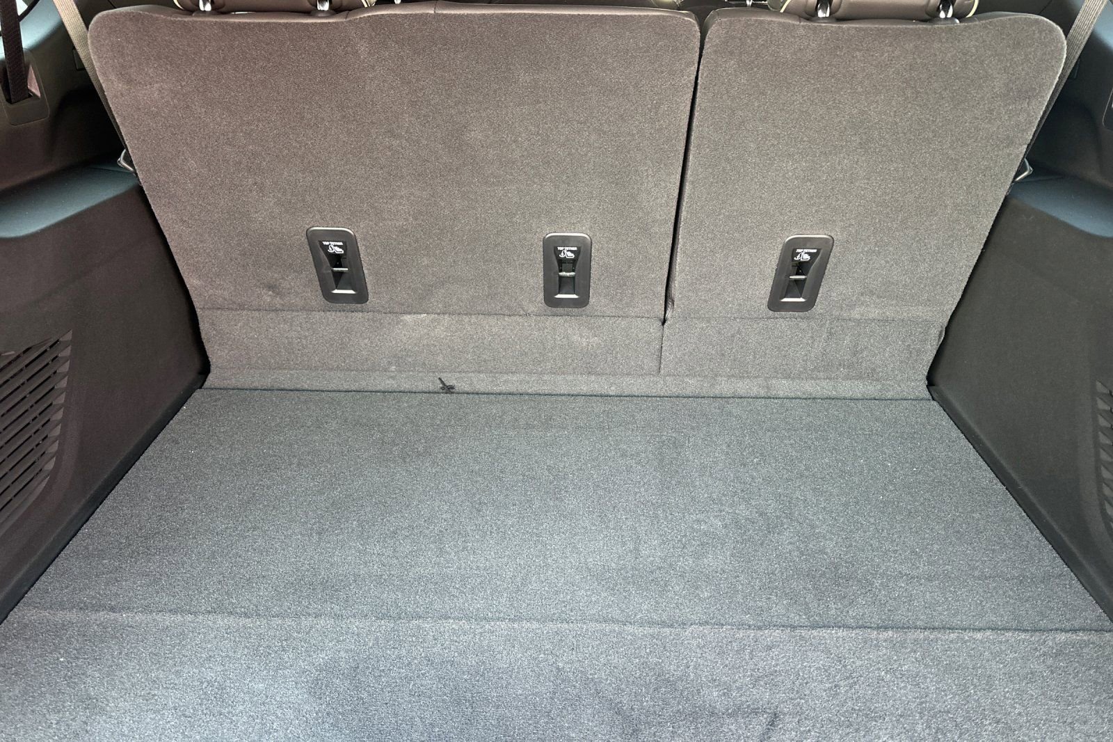 Used 2025 GMC Yukon XL Elevation image 15