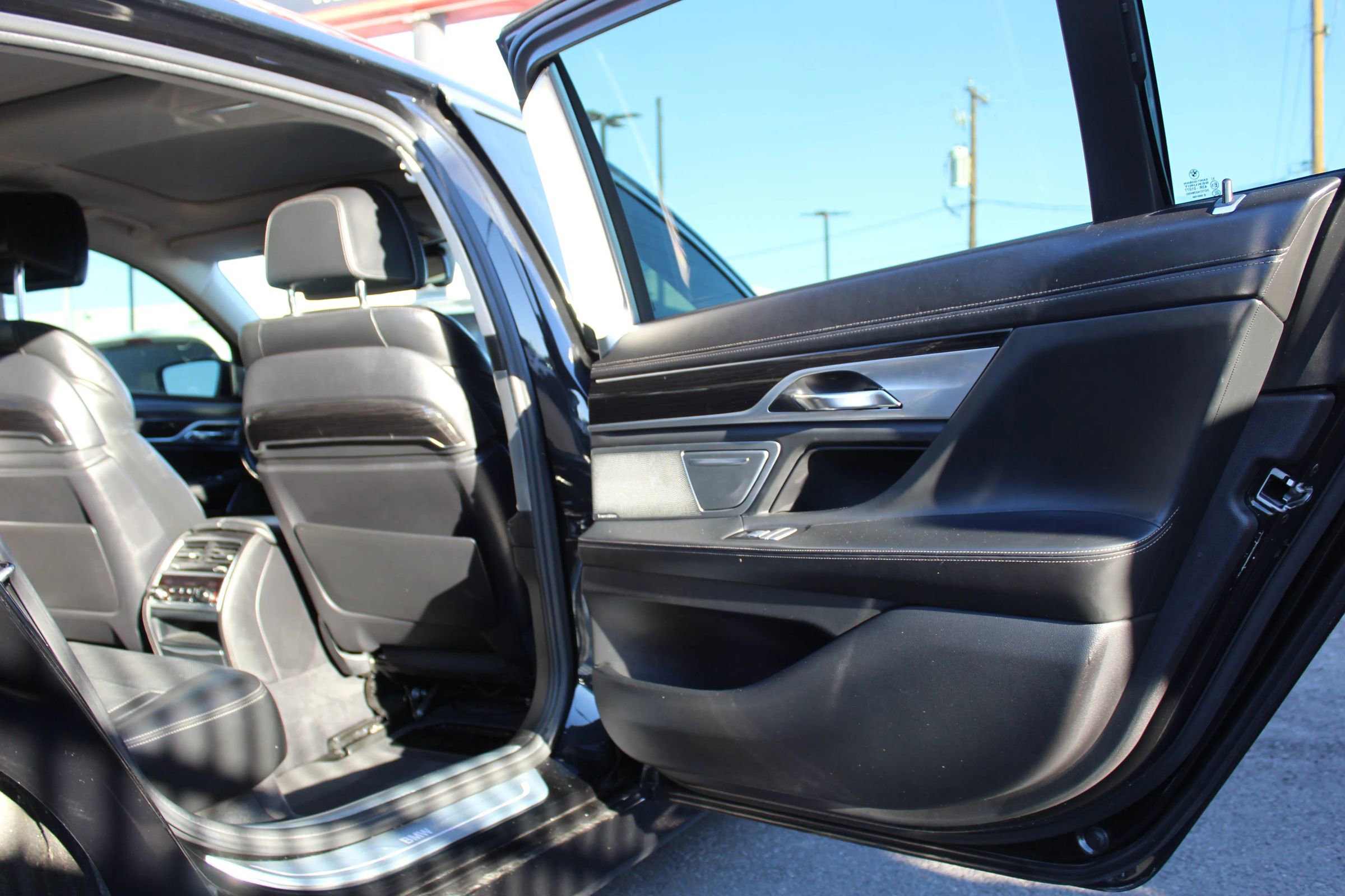Used 2016 BMW 750i RWD image 7