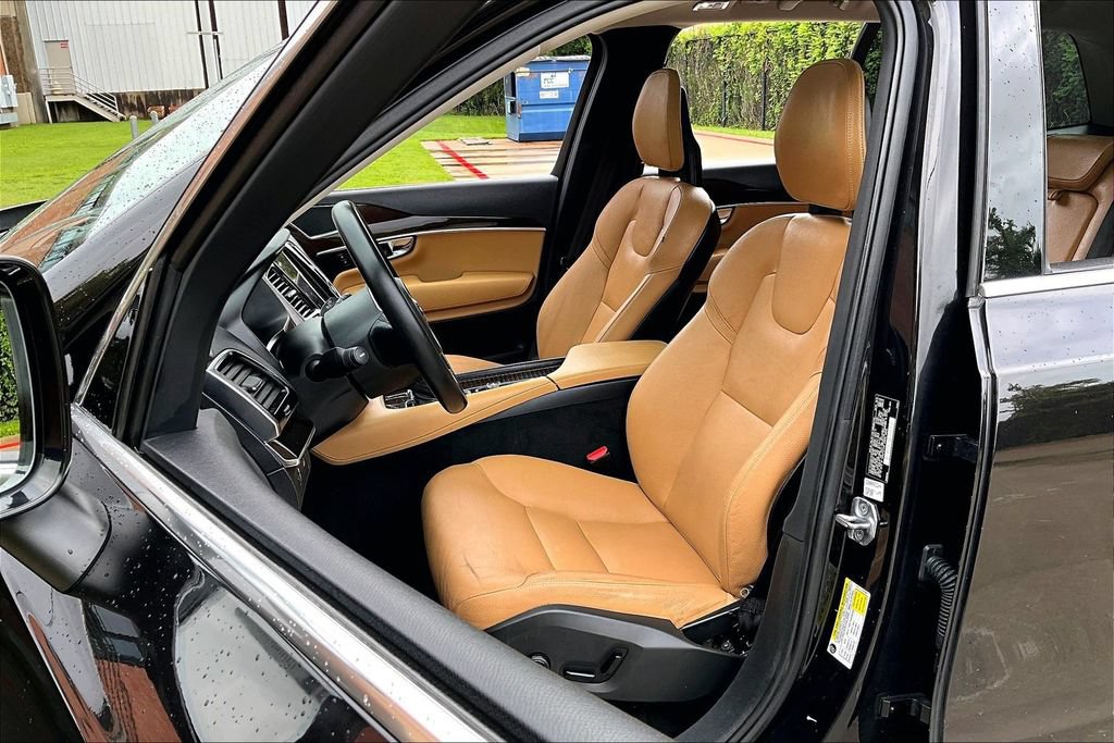 Used 2016 Volvo XC90 T6 Momentum w/ Momentum Plus Package AWD/4WD image 34