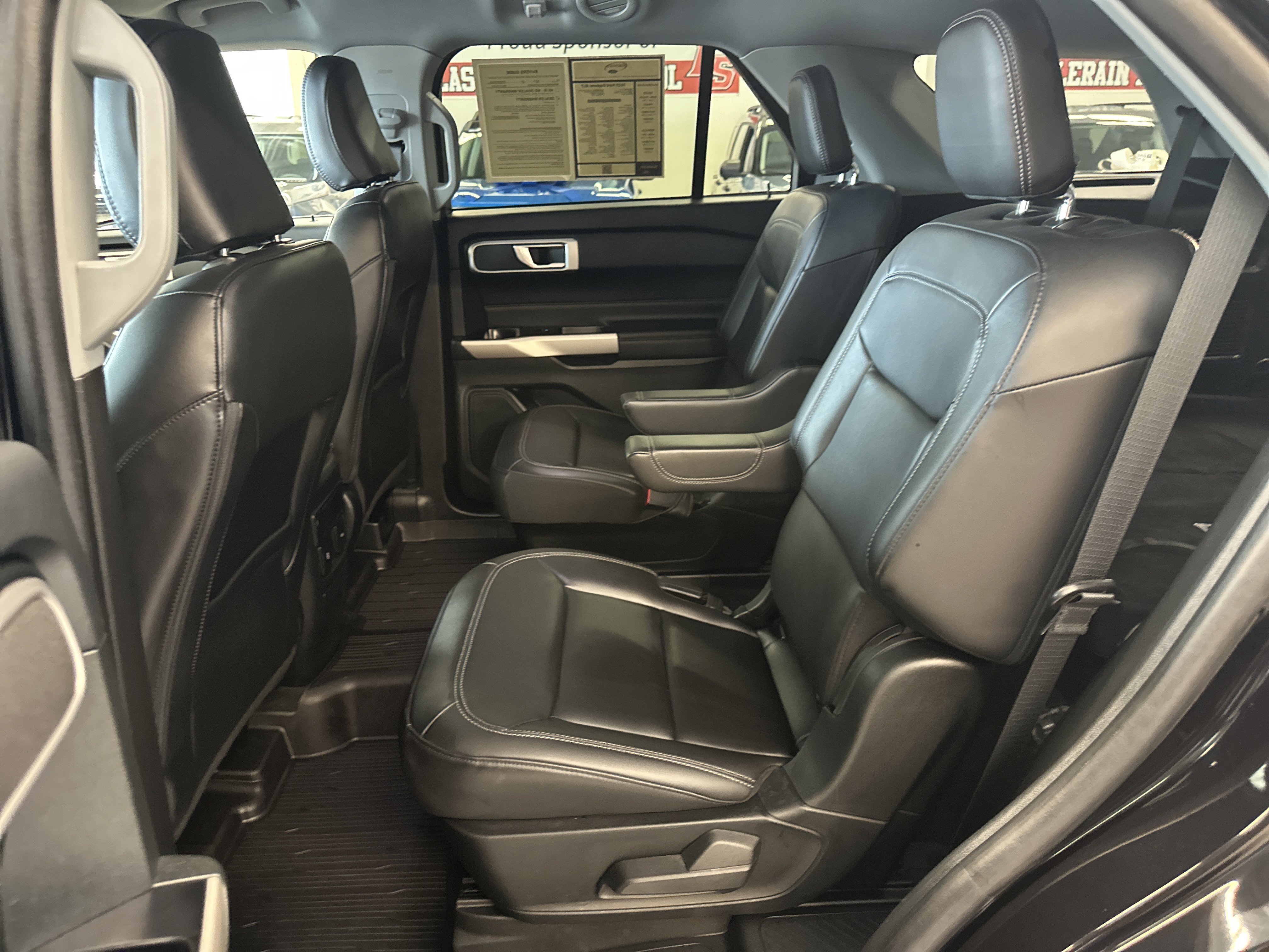 Used 2023 Ford Explorer XLT w/ Equipment Group 202A image 5