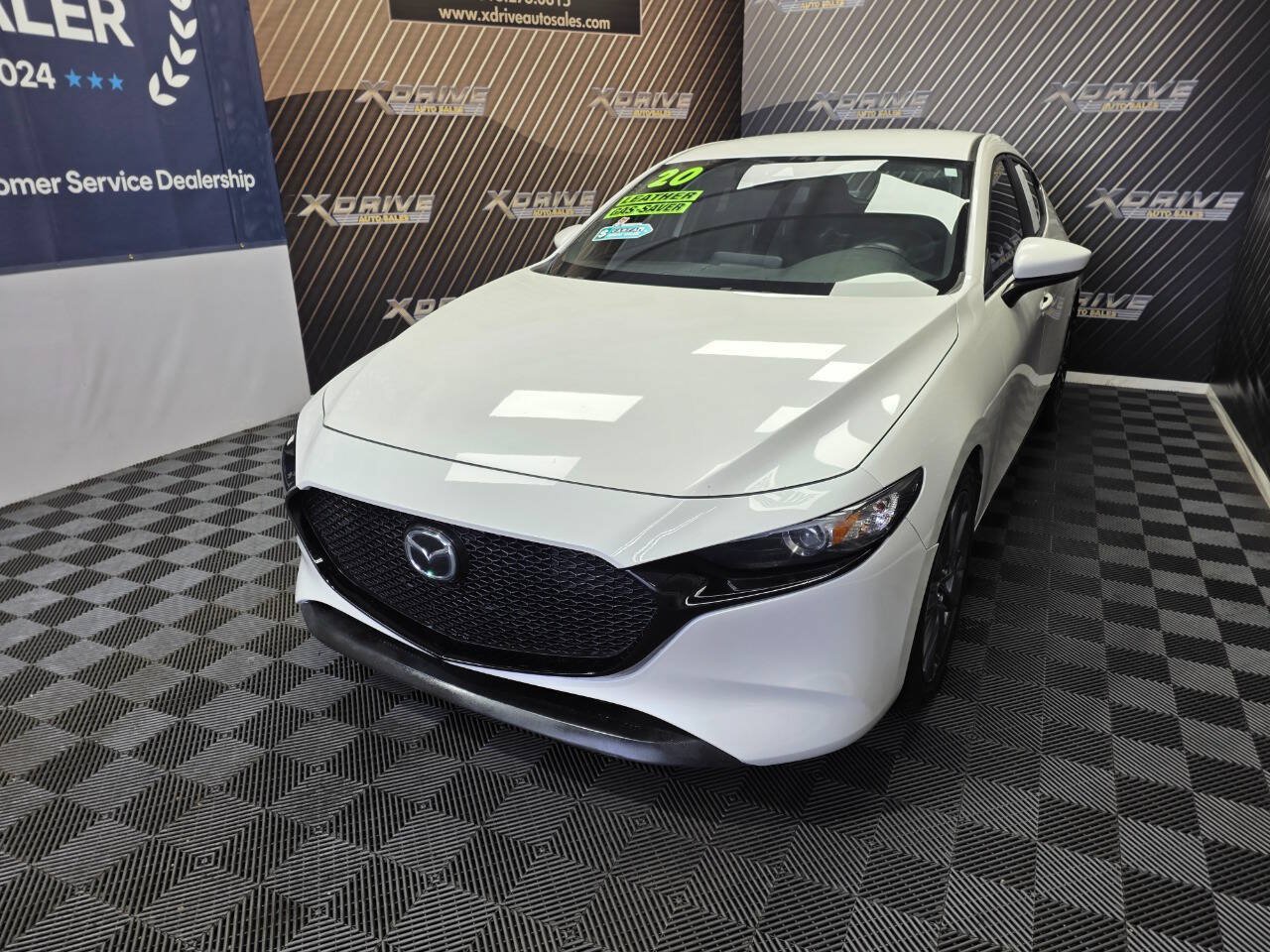 Used 2020 MAZDA MAZDA3 Hatchback FWD image 2