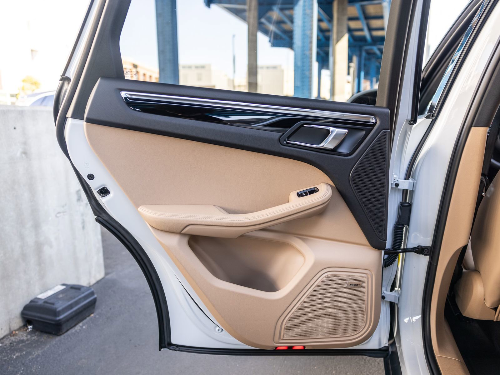 Certified 2025 Porsche Macan image 41