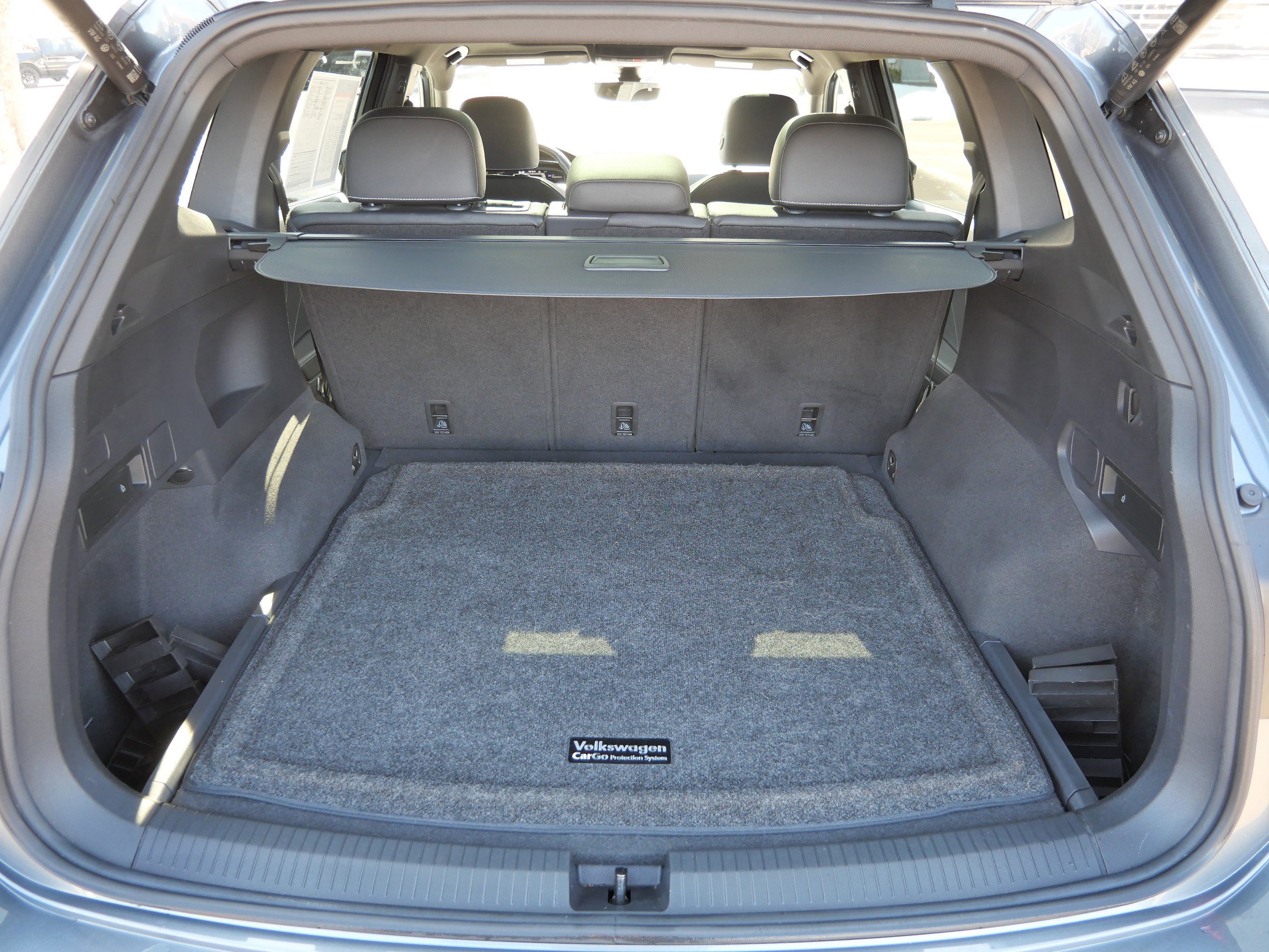 Used 2023 Volkswagen Tiguan SEL R-Line image 18