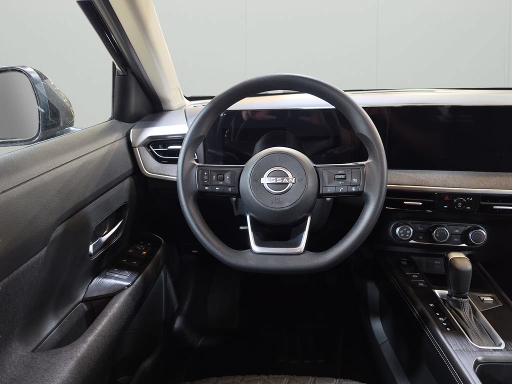 Used 2025 Nissan Kicks SV AWD/4WD image 17