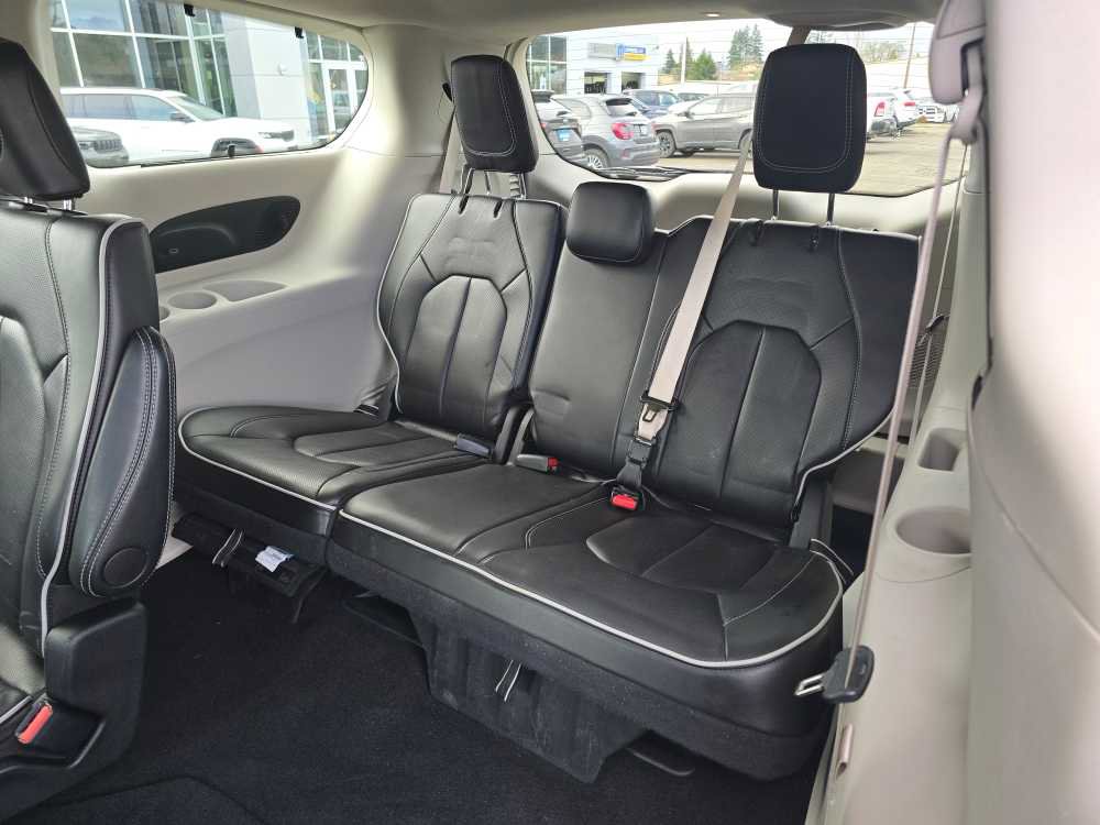 Used 2024 Chrysler Pacifica Limited image 17