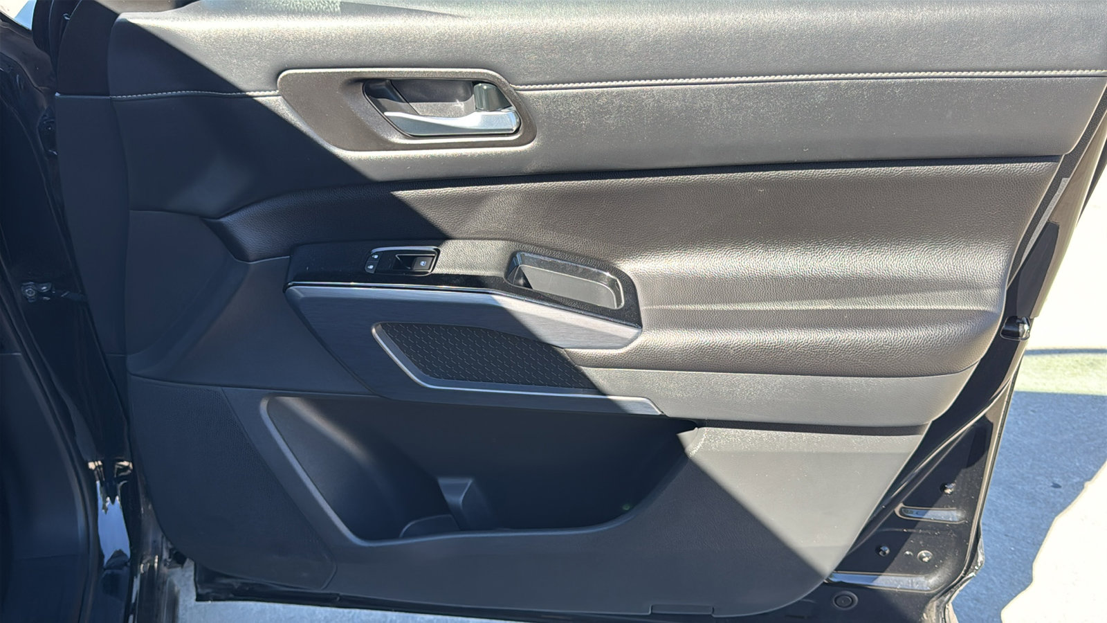 Used 2023 Nissan Pathfinder SL w/ Black Appearance Package image 30