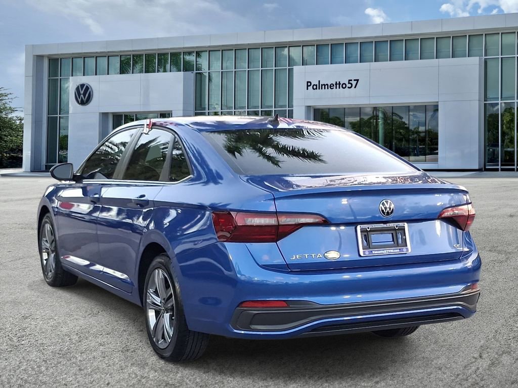 Used 2023 Volkswagen Jetta SE w/ Panoramic Sunroof Package image 4