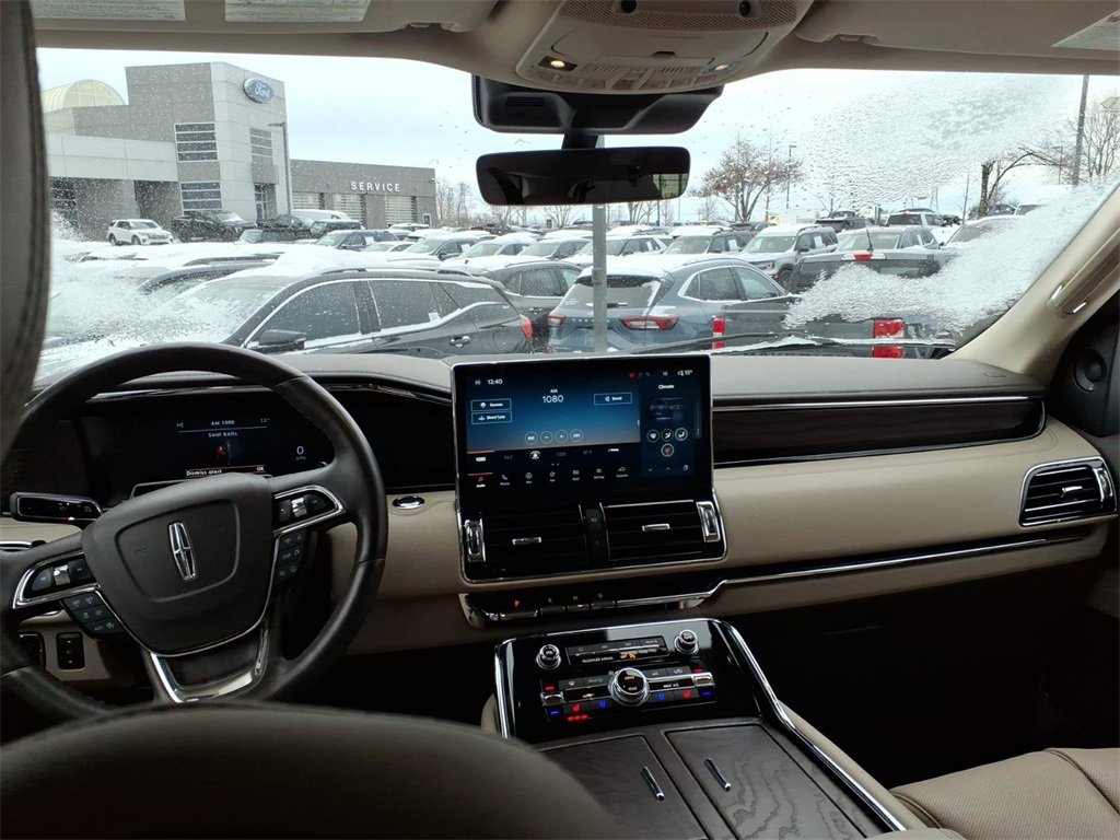 Used 2024 Lincoln Navigator Premiere image 10