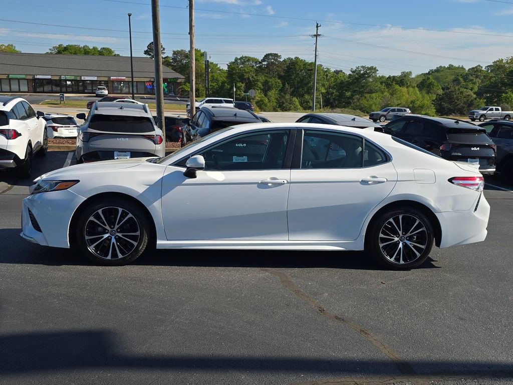 Used 2020 Toyota Camry SE FWD image 6