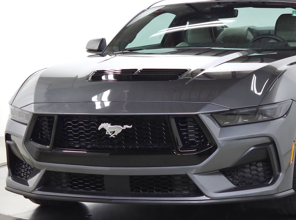 Used 2025 Ford Mustang GT Premium RWD image 3