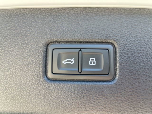 Used 2023 Audi Q7 3.0T Prestige image 34