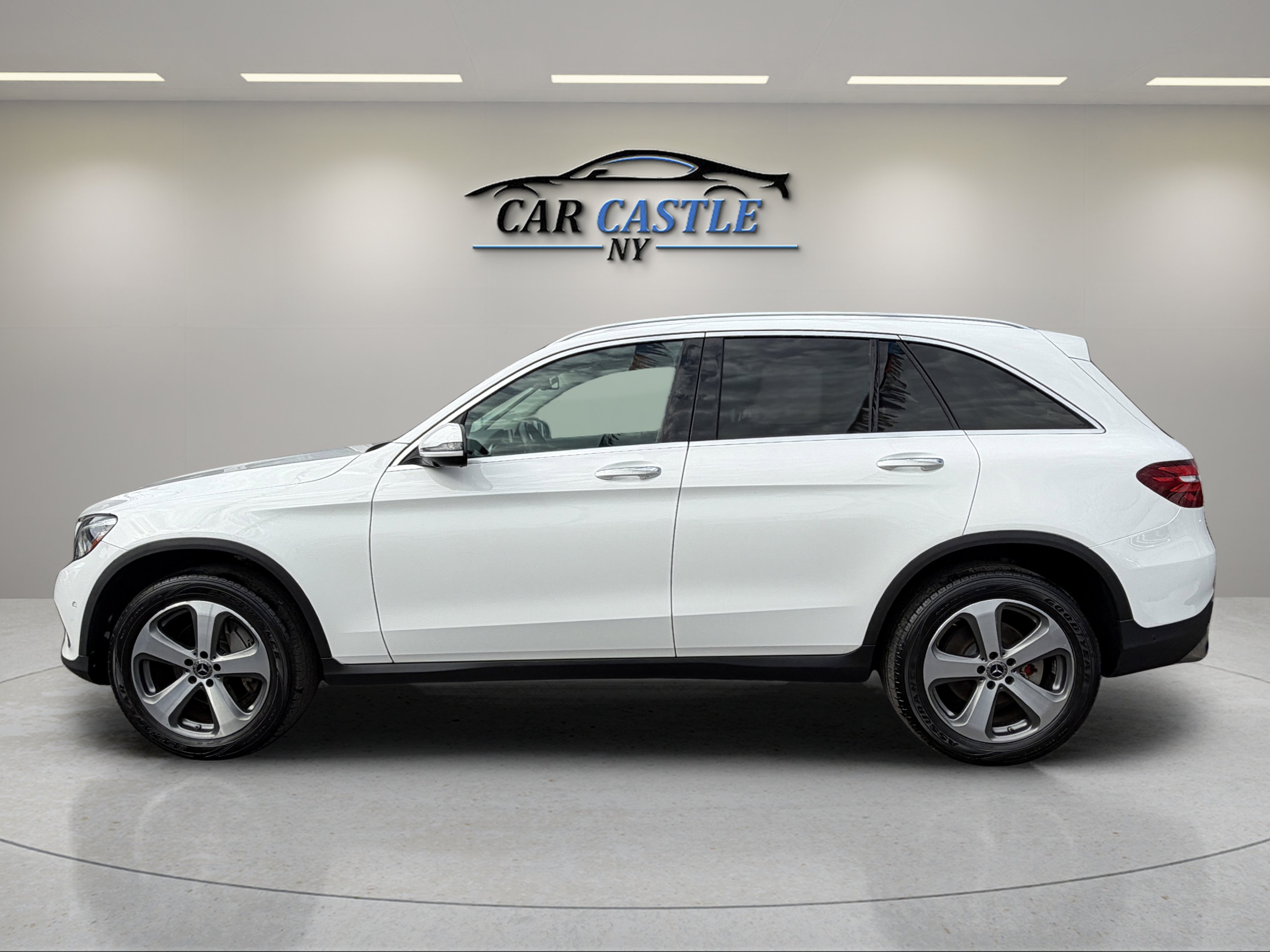Used 2019 Mercedes-Benz GLC 300 4MATIC w/ Multimedia Package image 12