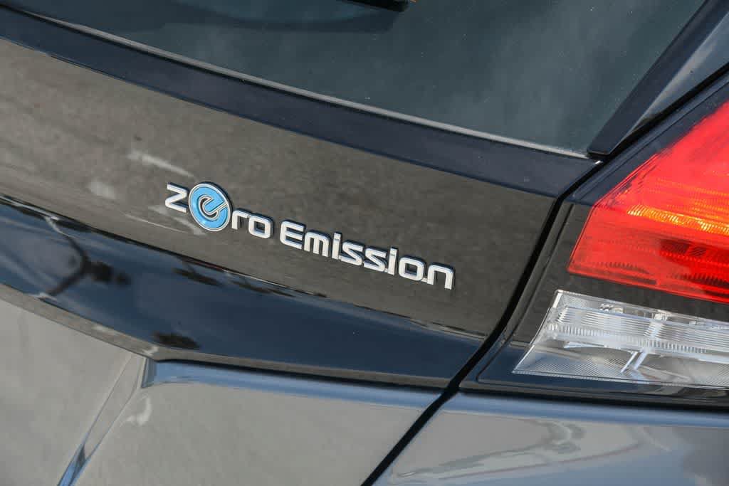 Used 2020 Nissan Leaf SV w/ SV Technology Package FWD image 10